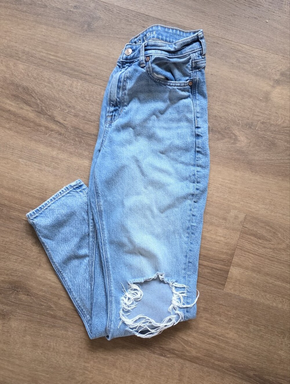 American Eagle Mom Jeans Size 8 Long Stretch Rigid Distressed Ripped